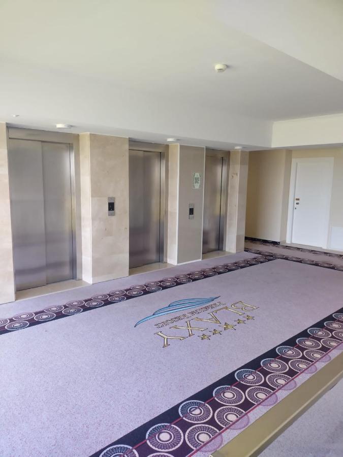 Blaxy Resort Stefi Cu Acces La Piscine Gratuit Douazeci si Trei August Luaran gambar