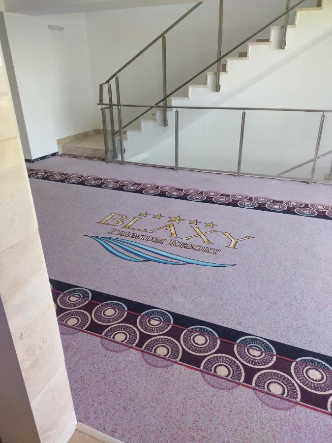 Blaxy Resort Stefi Cu Acces La Piscine Gratuit Douazeci si Trei August Luaran gambar