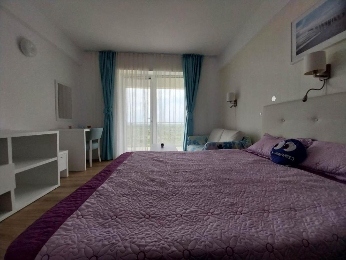 Blaxy Resort Stefi Cu Acces La Piscine Gratuit Douazeci si Trei August Luaran gambar
