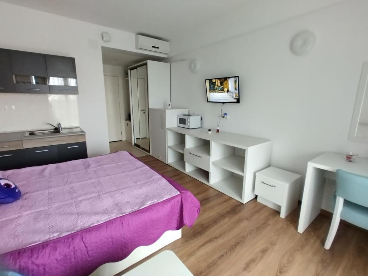 Blaxy Resort Stefi Cu Acces La Piscine Gratuit Douazeci si Trei August Luaran gambar