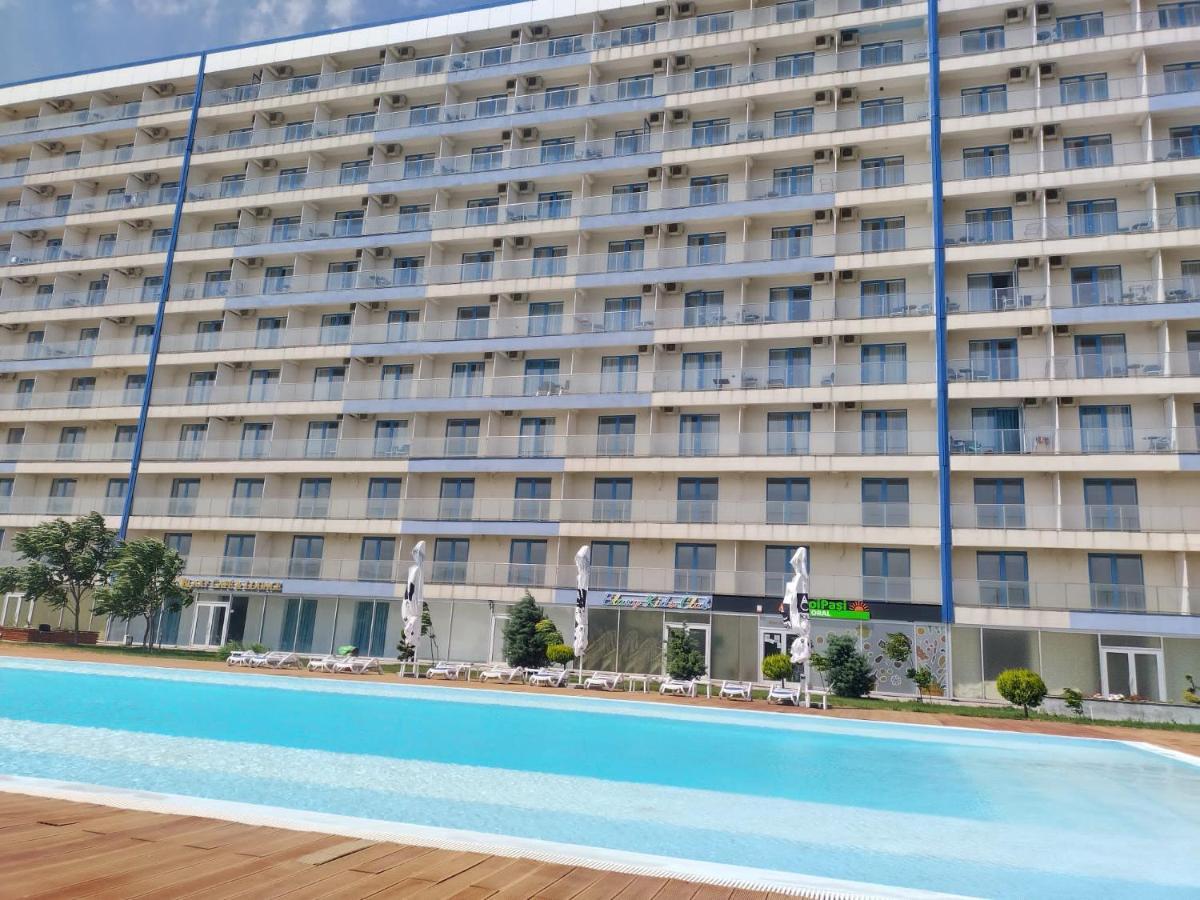 Blaxy Resort Stefi Cu Acces La Piscine Gratuit Douazeci si Trei August Luaran gambar