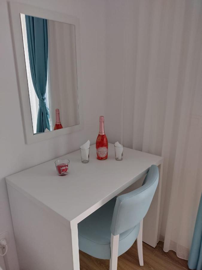 Blaxy Resort Stefi Cu Acces La Piscine Gratuit Douazeci si Trei August Luaran gambar