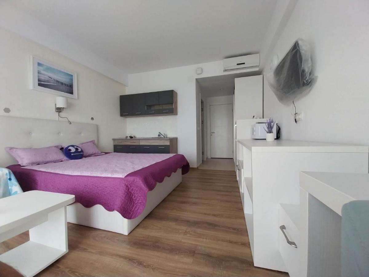 Blaxy Resort Stefi Cu Acces La Piscine Gratuit Douazeci si Trei August Luaran gambar