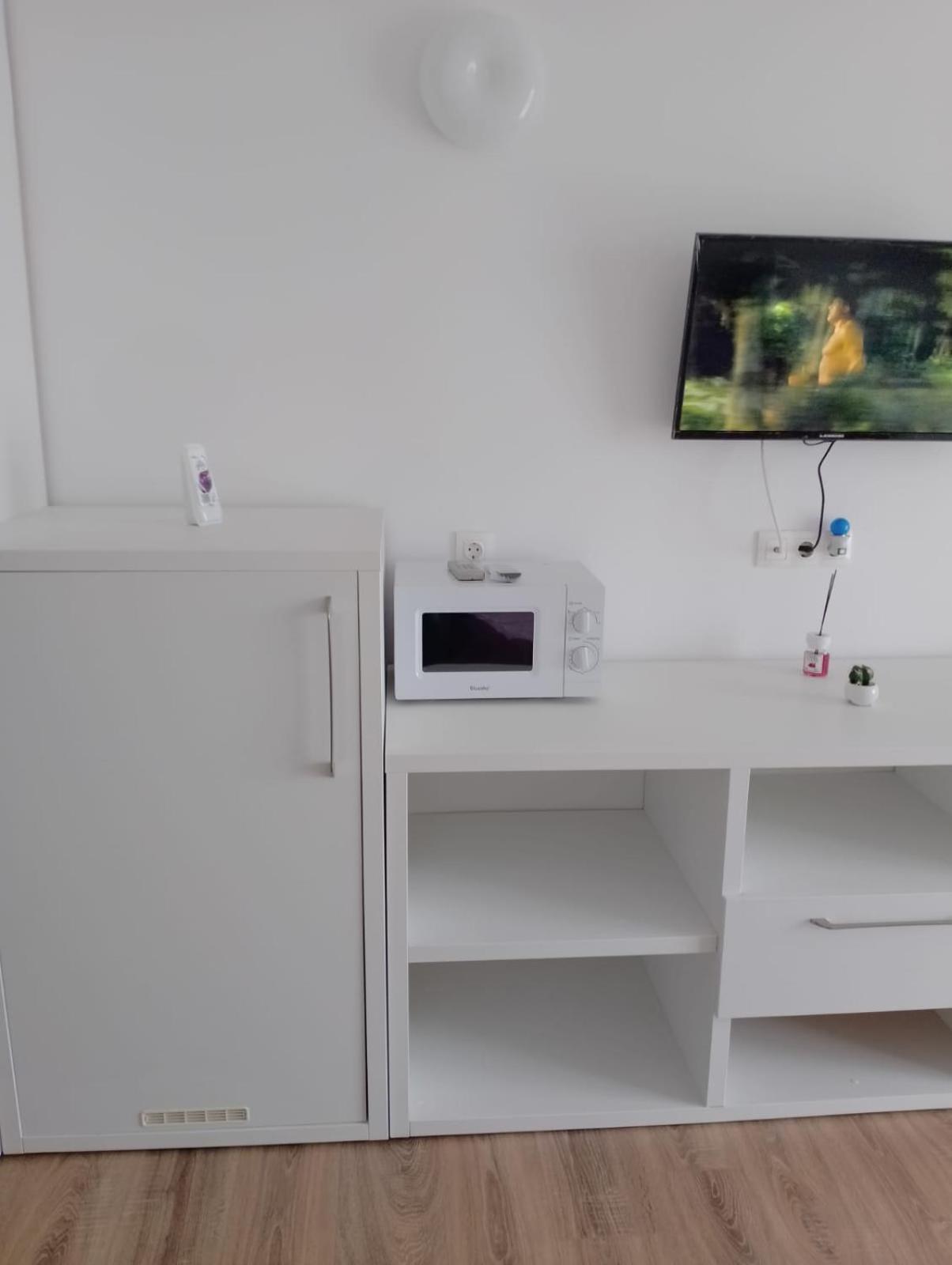 Blaxy Resort Stefi Cu Acces La Piscine Gratuit Douazeci si Trei August Luaran gambar