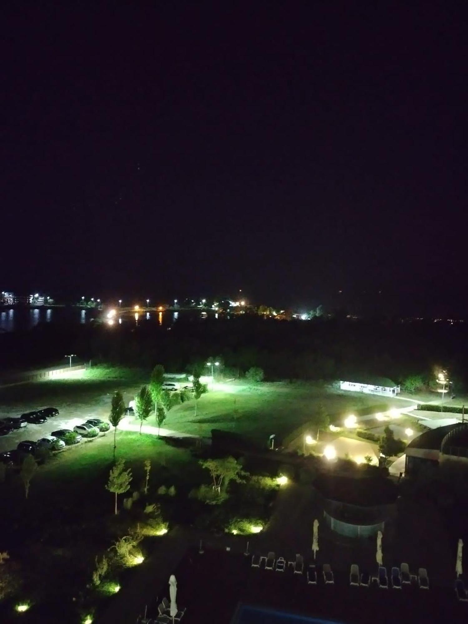 Blaxy Resort Stefi Cu Acces La Piscine Gratuit Douazeci si Trei August Luaran gambar