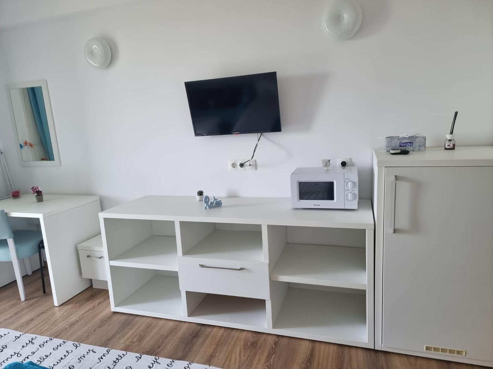 Blaxy Resort Stefi Cu Acces La Piscine Gratuit Douazeci si Trei August Luaran gambar
