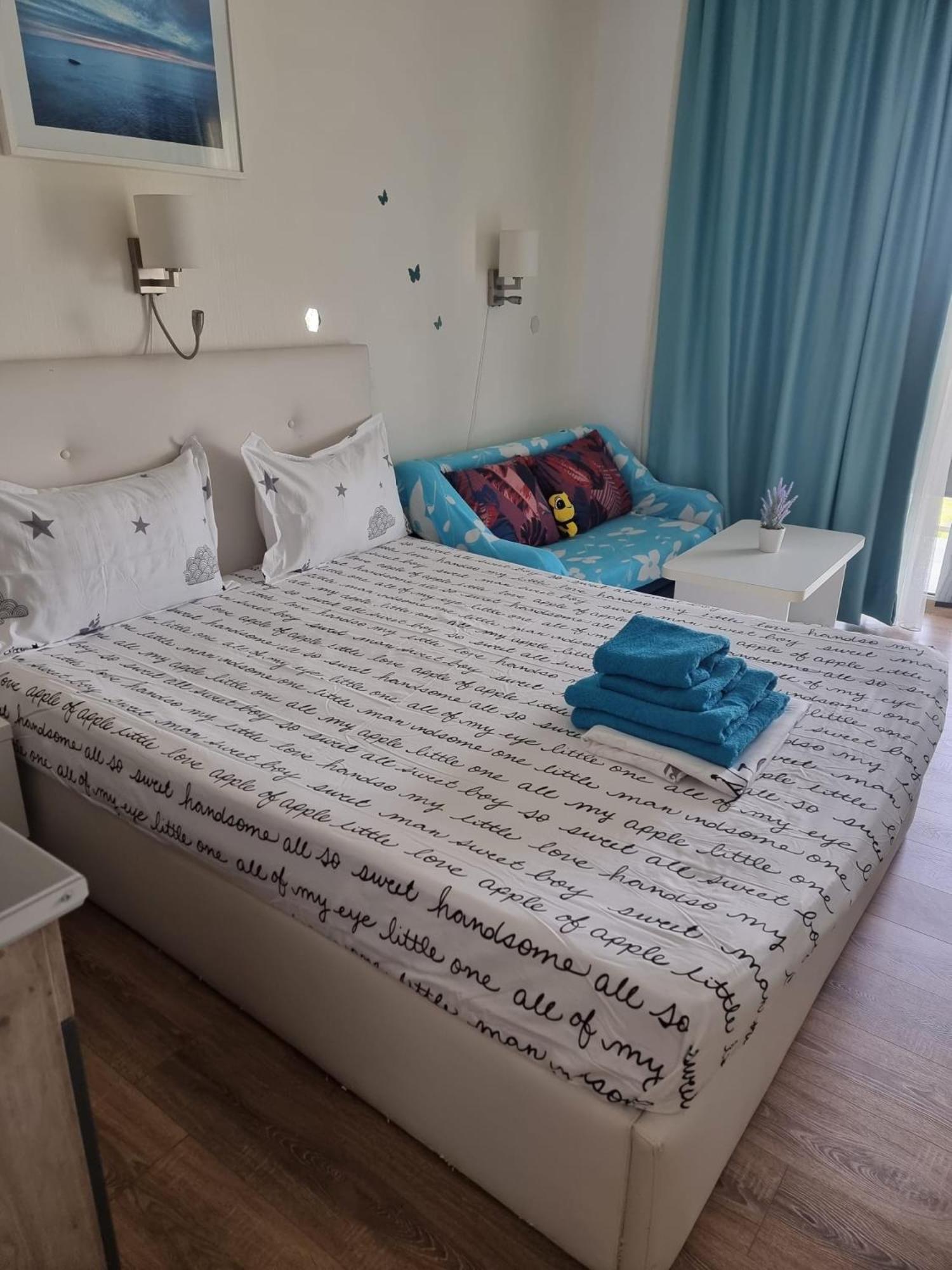 Blaxy Resort Stefi Cu Acces La Piscine Gratuit Douazeci si Trei August Luaran gambar